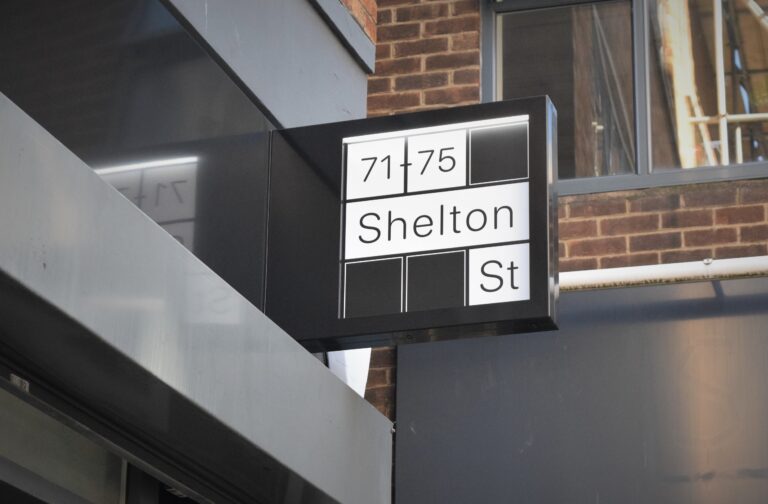 الصفحة الرئيسية 1693987025392 02 signage